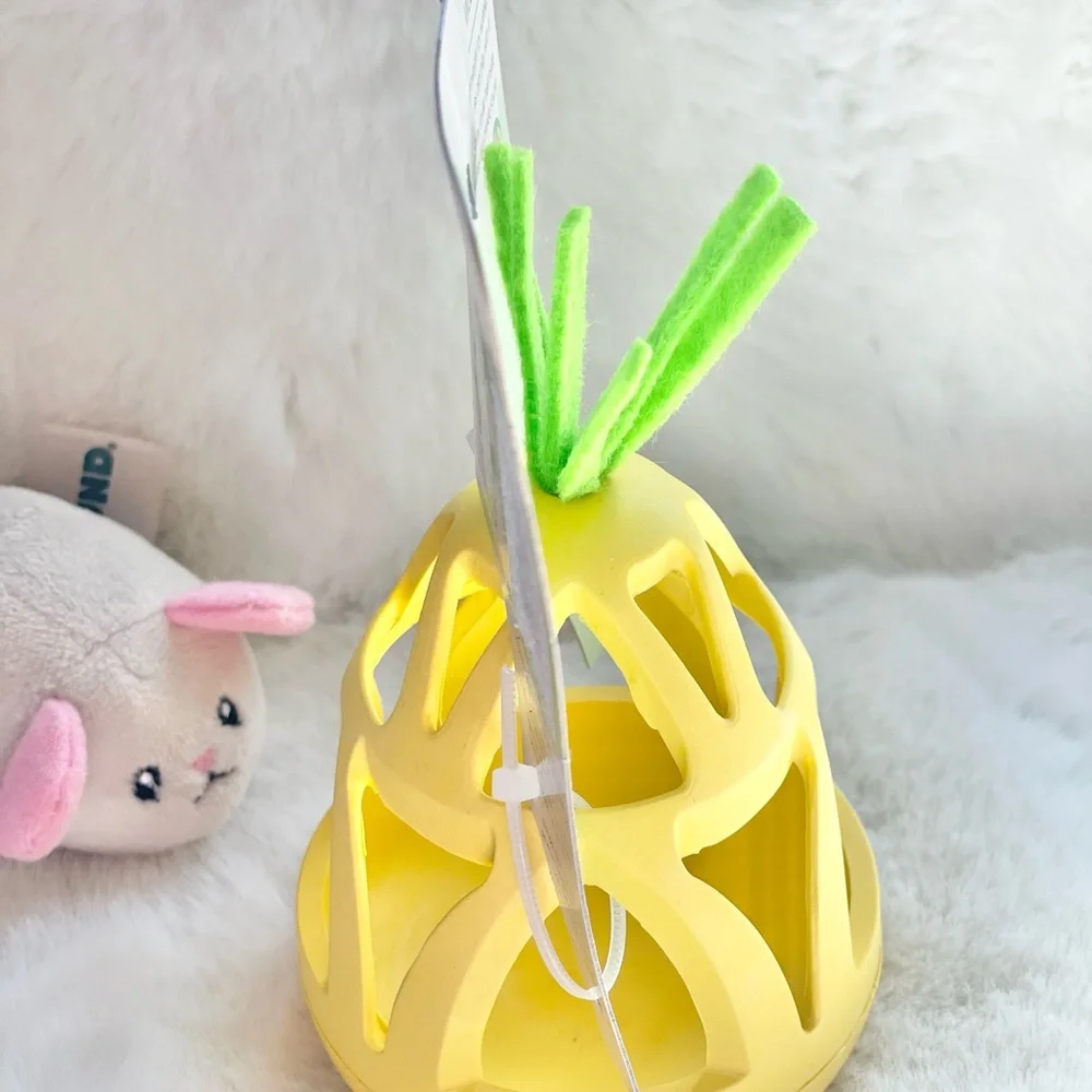 🐱New with tag PINEAPPLE WOBBLE TOY FOR CATS Lightweight toy wobbles as cat plays